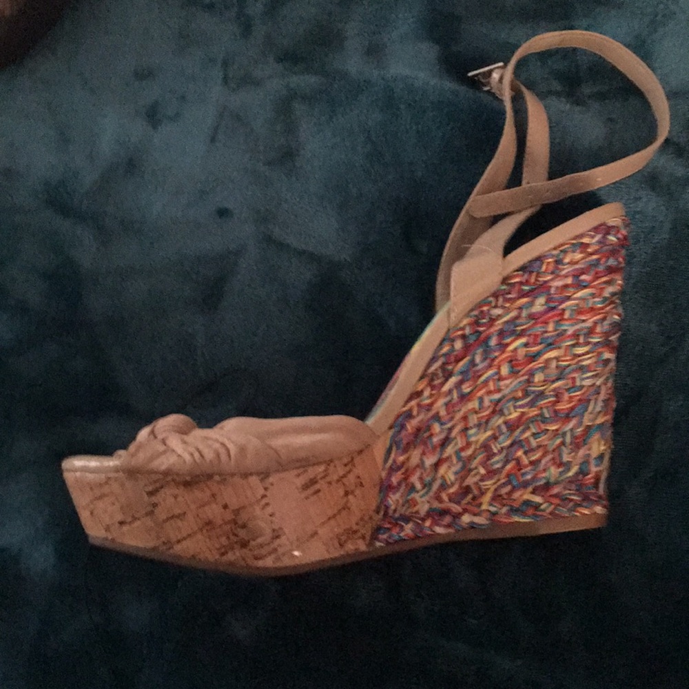Super cute tan wedges.